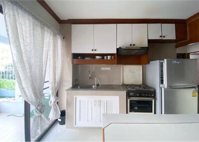 Pet-Friendly Paradise! 2 BR Apartment with Balcony in Sukhumvit Soi 8