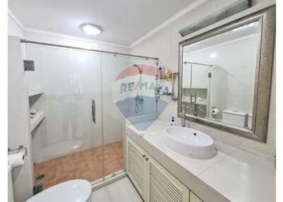 Homey Pet-Friendly Condo Phromphong with 4 Balcony