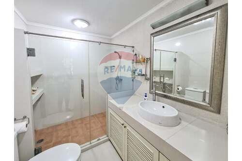 Homey Pet-Friendly Condo Phromphong with 4 Balcony