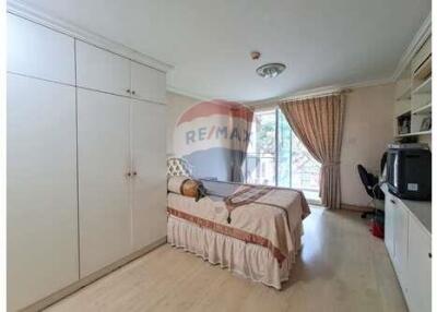 Homey Pet-Friendly Condo Phromphong with 4 Balcony