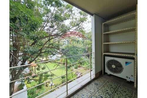 Homey Pet-Friendly Condo Phromphong with 4 Balcony