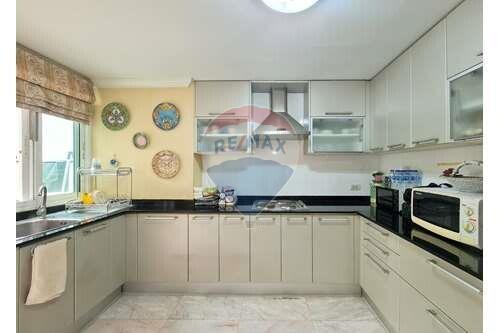 Homey Pet-Friendly Condo Phromphong with 4 Balcony