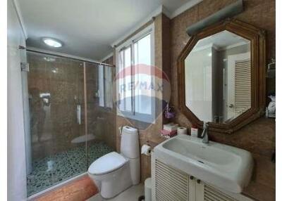 Homey Pet-Friendly Condo Phromphong with 4 Balcony