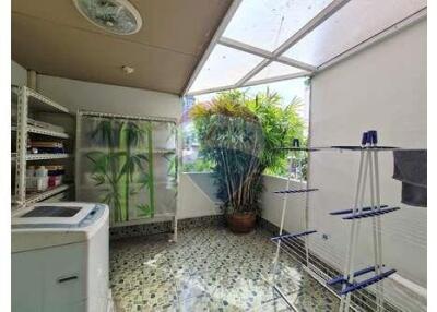 Homey Pet-Friendly Condo Phromphong with 4 Balcony