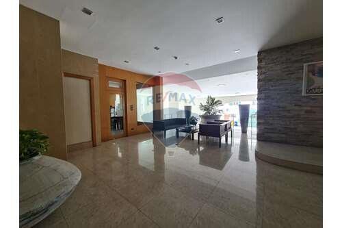 Homey Pet-Friendly Condo Phromphong with 4 Balcony