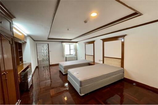 3 bedrooms for rent near BTS Prompong