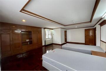 3 bedrooms for rent near BTS Prompong