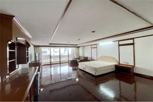 3 bedrooms for rent near BTS Prompong