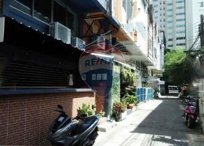 For sale hot price in prime location Nana Sukhumvit 11