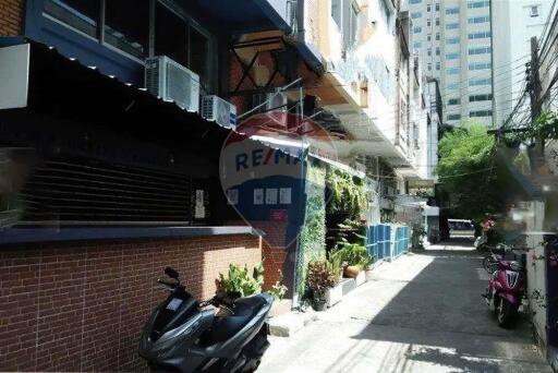 For sale hot price in prime location Nana Sukhumvit 11