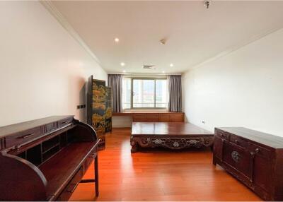 For Rent: Newly Renovated 2-Bedroom Unit with City View at The Lakes