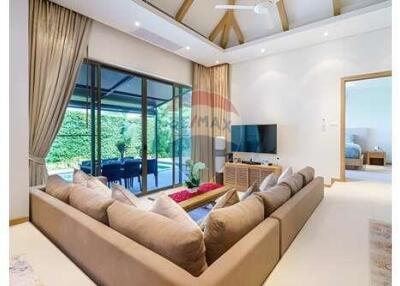 Trichada Tropical, luxury Bangtao, Phuket Villa, UWC Thailand