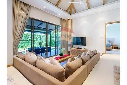 Trichada Tropical, luxury Bangtao, Phuket Villa, UWC Thailand