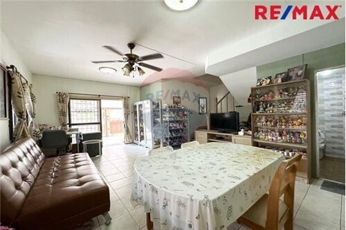 96 Sqm., 3 Beds Townhouse listed for ฿ 1,600,000.