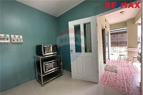 96 Sqm., 3 Beds Townhouse listed for ฿ 1,600,000.