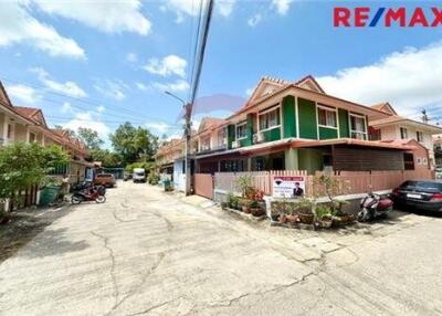 96 Sqm., 3 Beds Townhouse listed for ฿ 1,600,000.