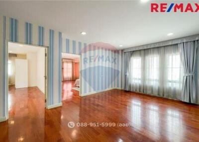 305 Sqm., 4 Beds Townhouse listed for ฿ 12,900,000.