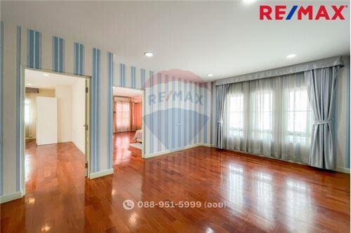 305 Sqm., 4 Beds Townhouse listed for ฿ 12,900,000.