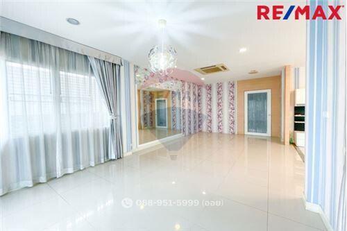 305 Sqm., 4 Beds Townhouse listed for ฿ 12,900,000.