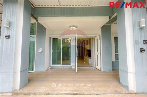 305 Sqm., 4 Beds Townhouse listed for ฿ 12,900,000.