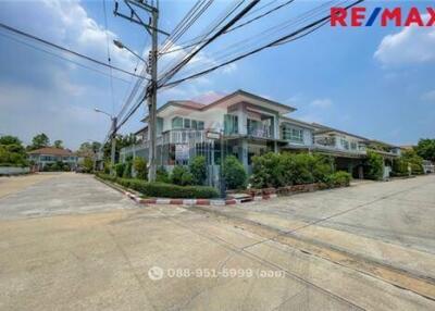 305 Sqm., 4 Beds Townhouse listed for ฿ 12,900,000.