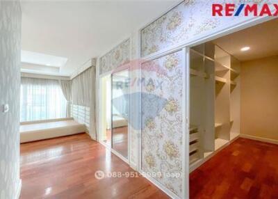 305 Sqm., 4 Beds Townhouse listed for ฿ 12,900,000.