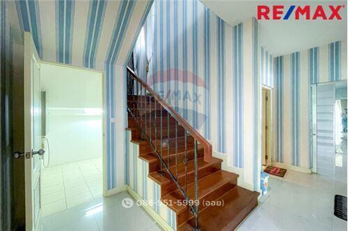 305 Sqm., 4 Beds Townhouse listed for ฿ 12,900,000.