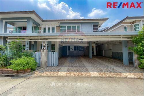 305 Sqm., 4 Beds Townhouse listed for ฿ 12,900,000.