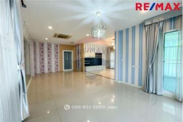 305 Sqm., 4 Beds Townhouse listed for ฿ 12,900,000.