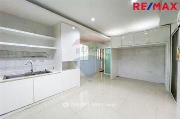 305 Sqm., 4 Beds Townhouse listed for ฿ 12,900,000.