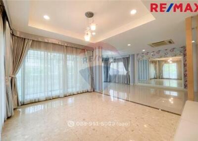 305 Sqm., 4 Beds Townhouse listed for ฿ 12,900,000.