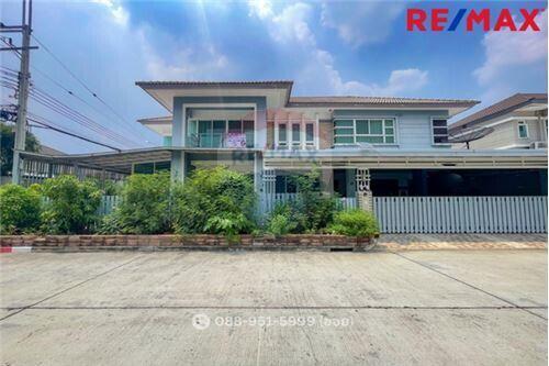 305 Sqm., 4 Beds Townhouse listed for ฿ 12,900,000.