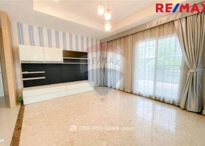 305 Sqm., 4 Beds Townhouse listed for ฿ 12,900,000.