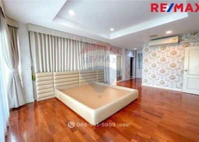 305 Sqm., 4 Beds Townhouse listed for ฿ 12,900,000.