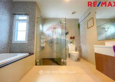 305 Sqm., 4 Beds Townhouse listed for ฿ 12,900,000.