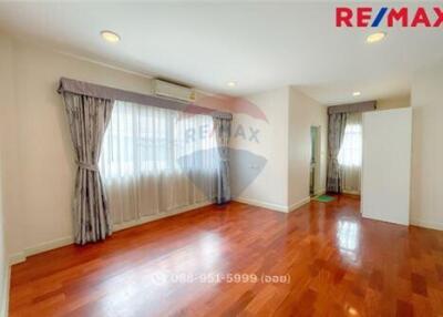 305 Sqm., 4 Beds Townhouse listed for ฿ 12,900,000.