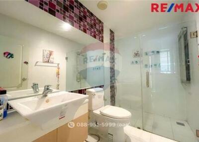 305 Sqm., 4 Beds Townhouse listed for ฿ 12,900,000.