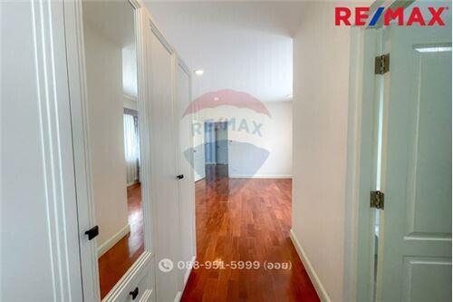 305 Sqm., 4 Beds Townhouse listed for ฿ 12,900,000.