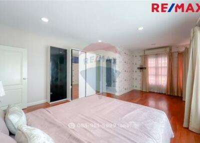 305 Sqm., 4 Beds Townhouse listed for ฿ 12,900,000.