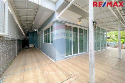 305 Sqm., 4 Beds Townhouse listed for ฿ 12,900,000.