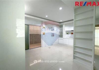 305 Sqm., 4 Beds Townhouse listed for ฿ 12,900,000.