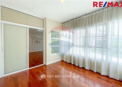 305 Sqm., 4 Beds Townhouse listed for ฿ 12,900,000.