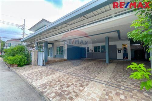 305 Sqm., 4 Beds Townhouse listed for ฿ 12,900,000.