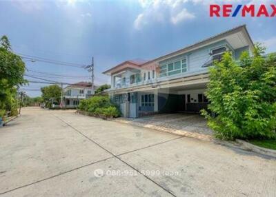 305 Sqm., 4 Beds Townhouse listed for ฿ 12,900,000.