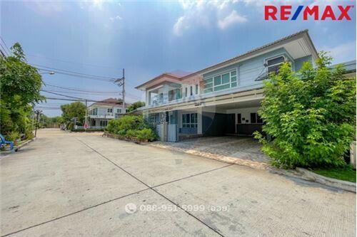 305 Sqm., 4 Beds Townhouse listed for ฿ 12,900,000.