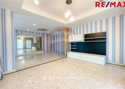 305 Sqm., 4 Beds Townhouse listed for ฿ 12,900,000.