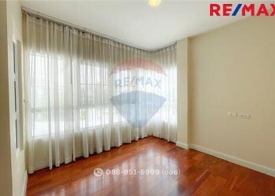 305 Sqm., 4 Beds Townhouse listed for ฿ 12,900,000.