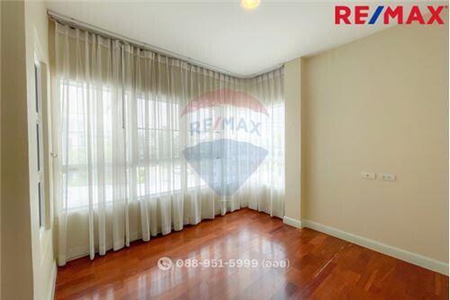 305 Sqm., 4 Beds Townhouse listed for ฿ 12,900,000.