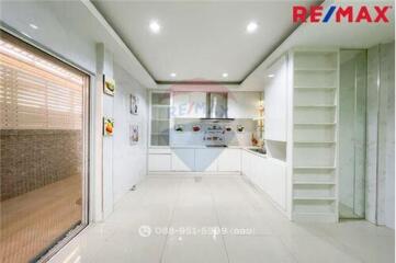 305 Sqm., 4 Beds Townhouse listed for ฿ 12,900,000.