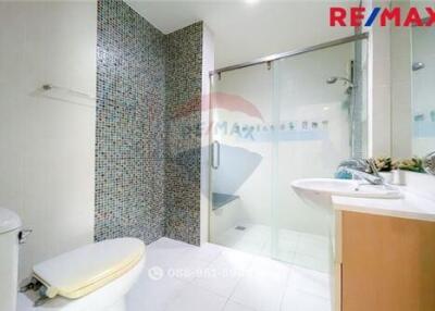 305 Sqm., 4 Beds Townhouse listed for ฿ 12,900,000.